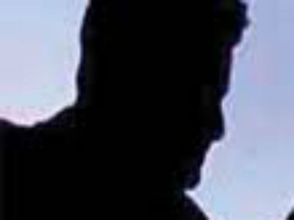 ஆற்றில் மகனை தவறவிட்டவர் ஆற்றில் மகனை தவறவிட்டவர்