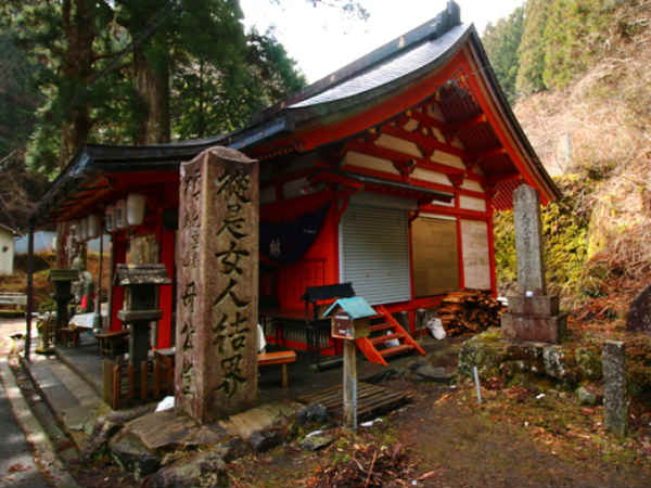 கயிறு கட்டி ஏறுவது 