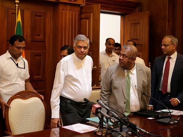 எப்படி அளித்தார் எப்படி அளித்தார்