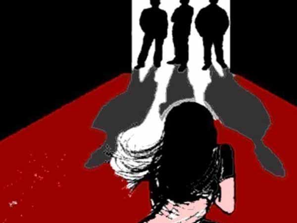 கூட்டாக பலாத்காரம் 