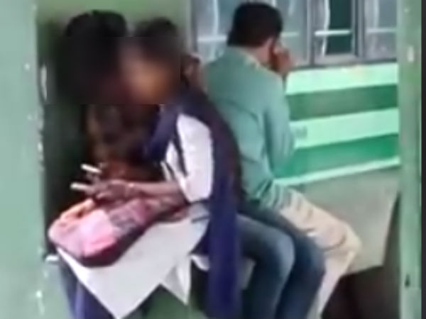  சீருடை மாணவர்கள் 