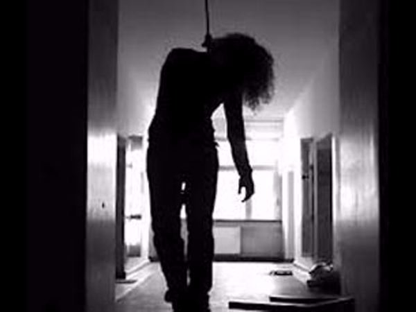 ஃபேனில் தற்கொலை ஃபேனில் தற்கொலை