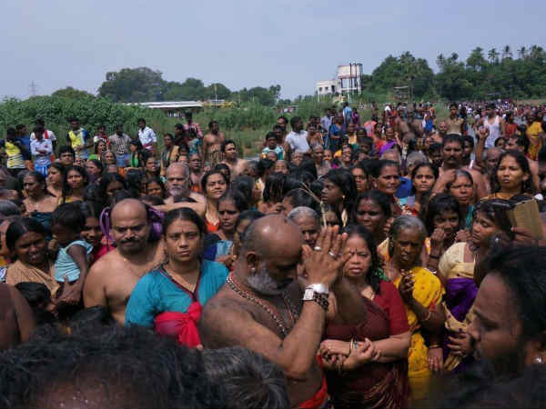 புனித நீராடல் புனித நீராடல்