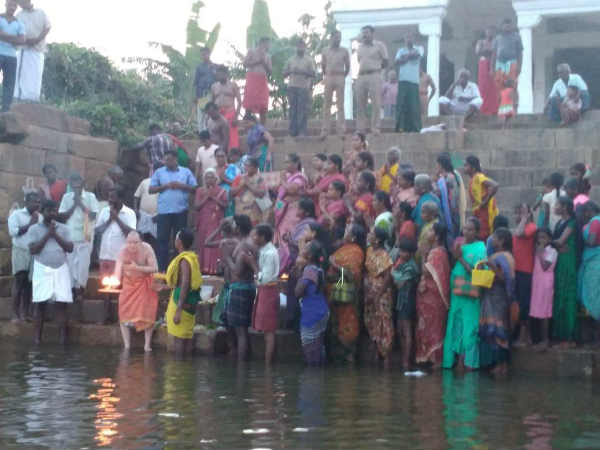 தாமிரபரணியில் விழாக்கோலம் தாமிரபரணியில் விழாக்கோலம்