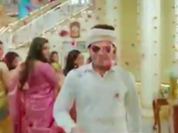 நடிகைகளுடன் நடித்தார் 