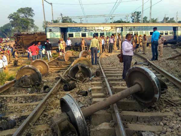 Uttar Pradesh: 5 died, several injured after New Farakka Express train derailed