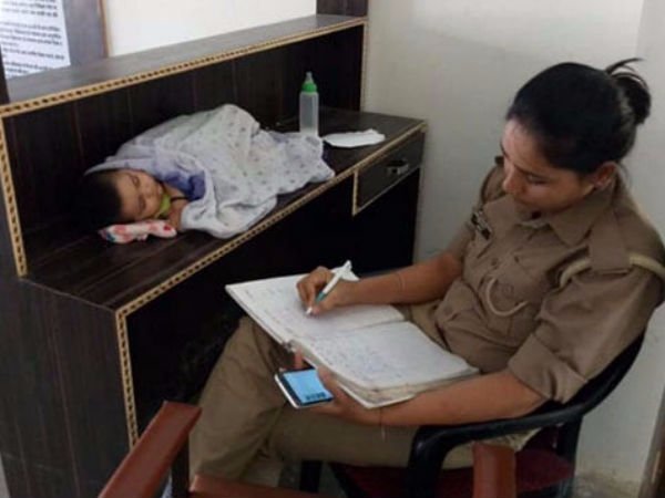 காக்கி உடை 