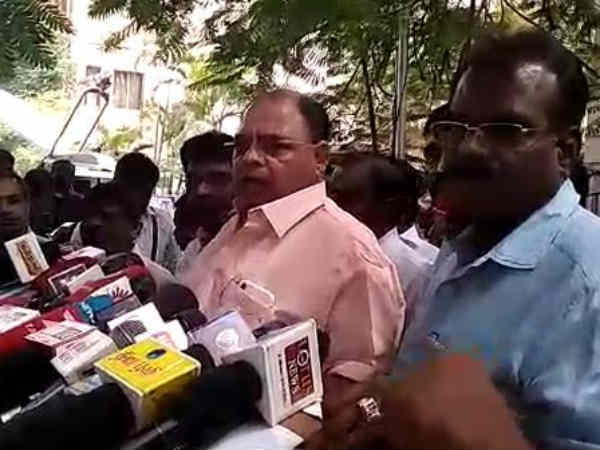 ராஜினாமா செய்ய வேண்டும்