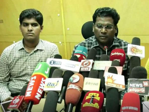 கண்ணீர் வடித்தனர் 