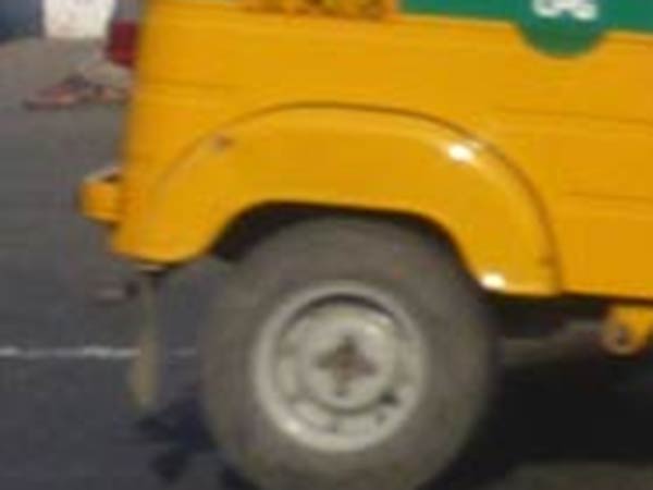 தாறுமாறாக ஓடியது