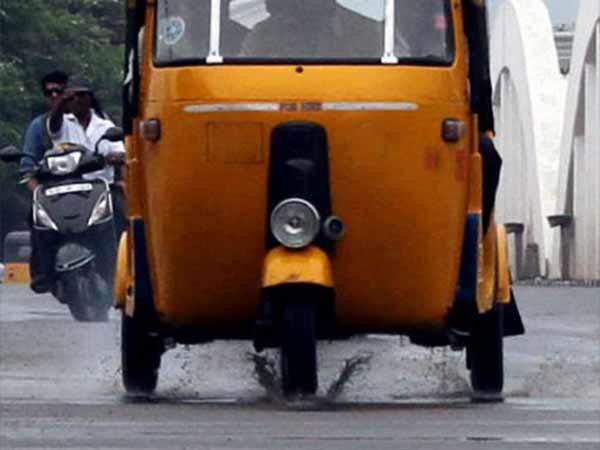 மடக்கி பிடித்தனர் 