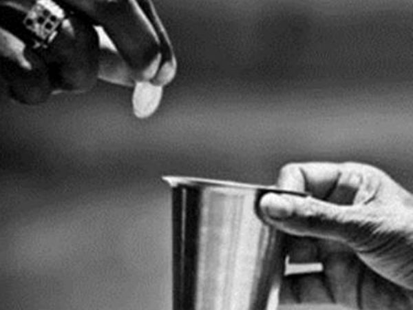  தடுத்து நிறுத்தினார்