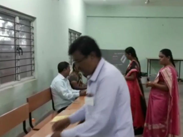 Byelection in Karnataka: Polling starts 