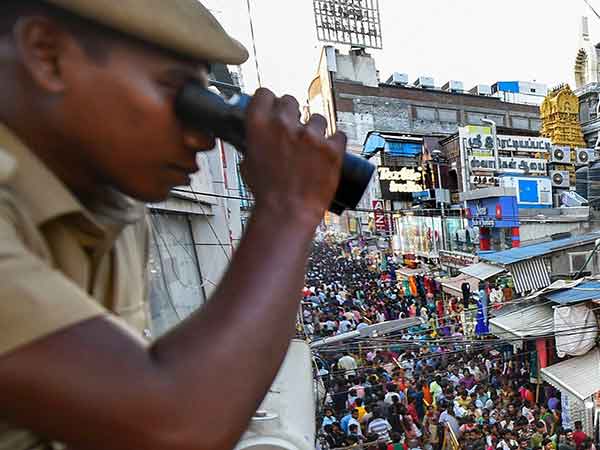 தி. நகரில் மக்கள் கூட்டம் 