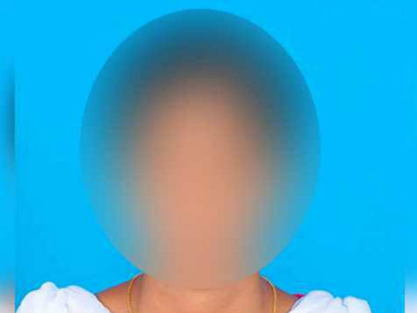 கட்டாயப்படுத்தினார் 