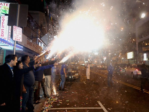 பண்டிகையில் பட்டாசு வெடிக்க கட்டுப்பாடு