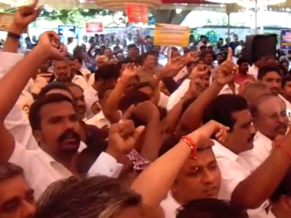 சுப்ரீம் கோர்ட் உத்தரவை நீக்க வேண்டும்