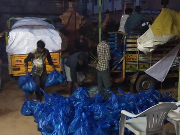 நிவாரண பொருட்கள் 