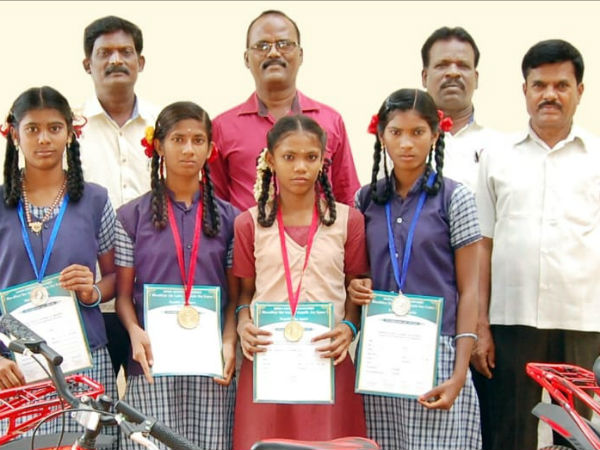 தலைமை ஆசிரியர் பாராட்டு 