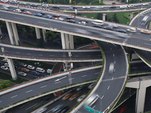 இணைக்கும் வகையில் பாலம் 