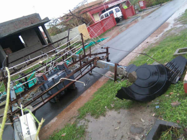 மின்கம்பங்கள் 