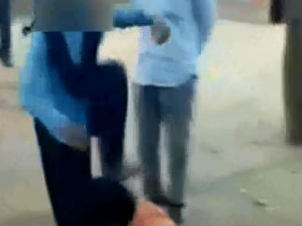 செருப்பால் அடித்தார் செருப்பால் அடித்தார்