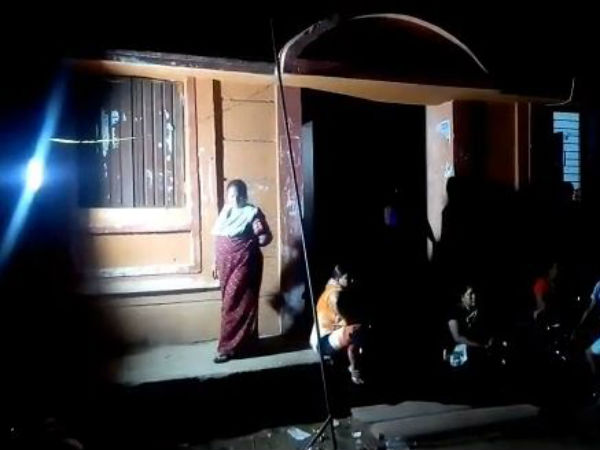 கதவை உடைத்த சின்னய்யா 