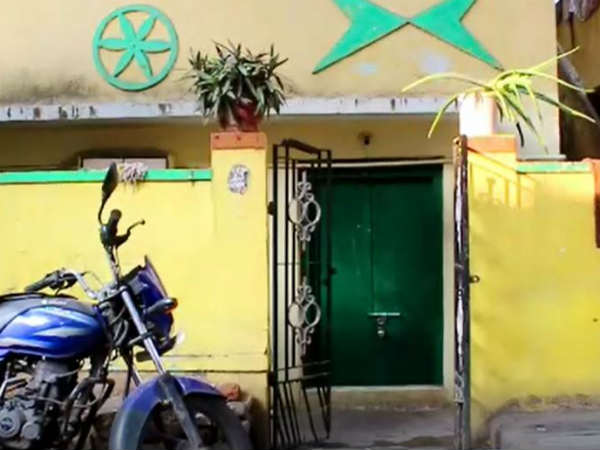 50-க்கும் மேற்பட்ட பெண்கள் 