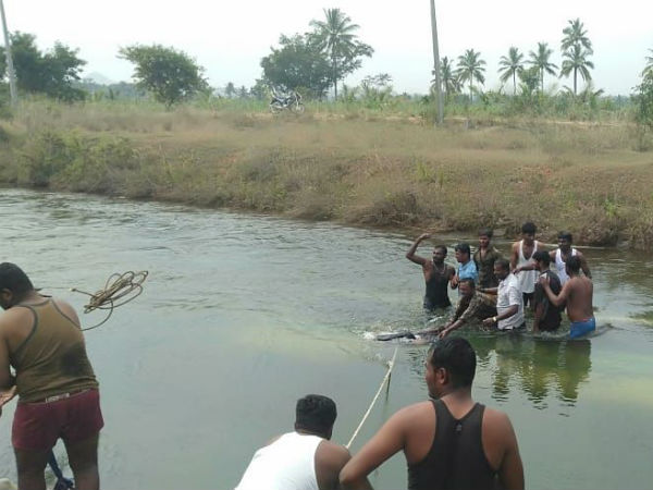 At least 30 dead after bus falls into canal in Karnataka At least 30 dead after bus falls into canal in Karnataka