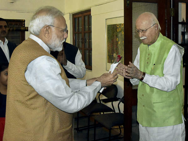 PM Modi visits LK Advani to wish him birthday 