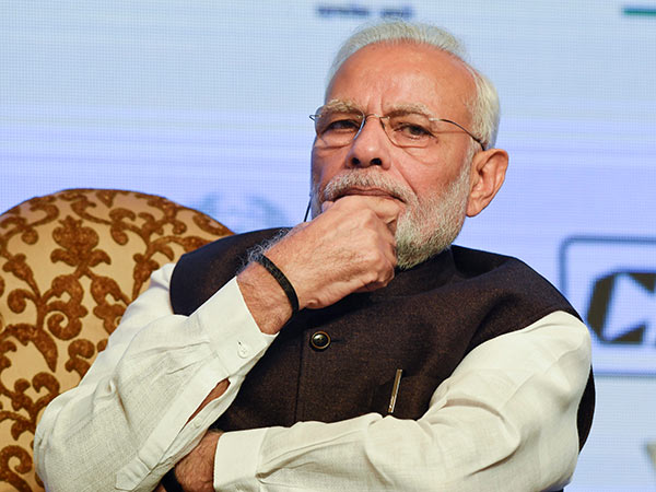 பொய் சொல்கிறார்கள் 