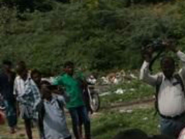 ஏரியில் மிதந்தார் 