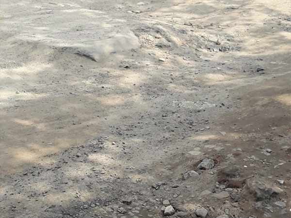 சரியாக மூடாத சாலைகள் 