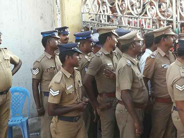 மருத்துவமனையில் அனுமதி 