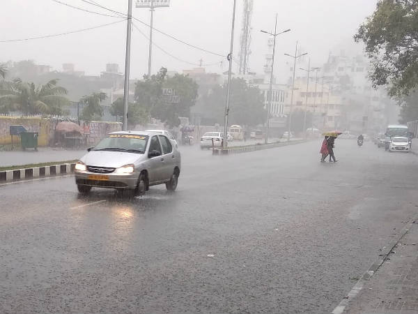 மழை பெய்யும் 