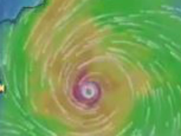 கரையை கடக்கும் 