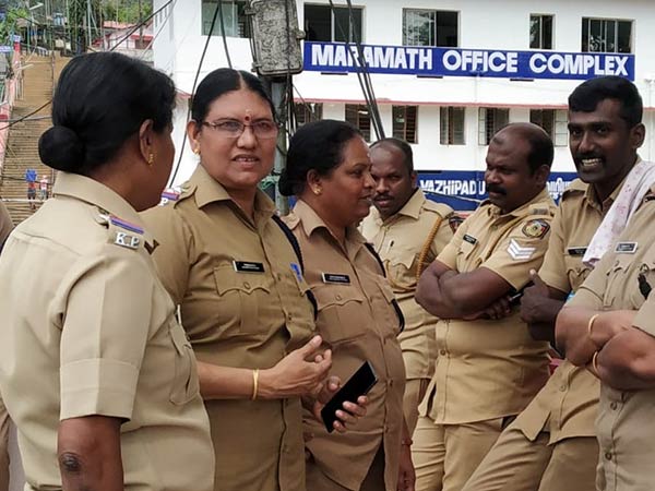  பெண் போலீசார்