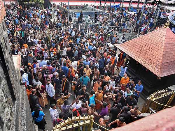  குவியும் பக்தர்கள் 