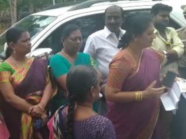 அதிகாரிகள் 