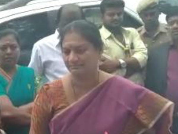 விளக்கம் அளிக்க வேண்டும் 