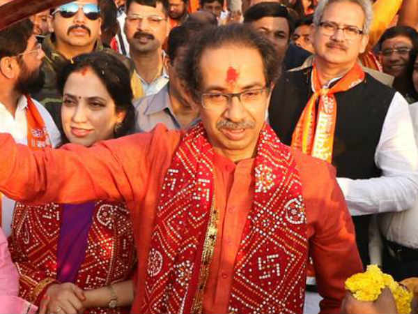 இரண்டு நடந்தது 