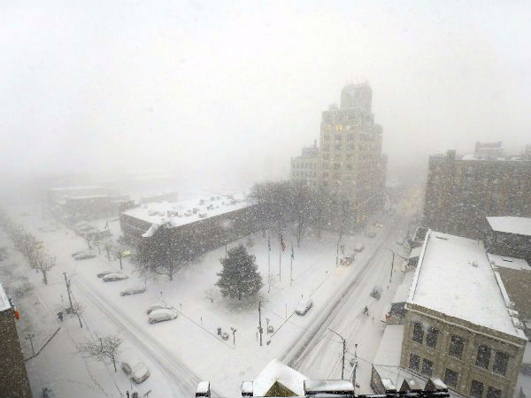 snowstorm blankets Midwest of america snowstorm blankets Midwest of america