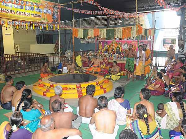 பணப்பெட்டியில் தீர்த்தம் 