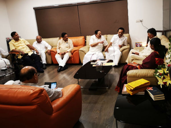Andhra CM chandrababu naidu is meeting M.K.Stalin at chennai today 