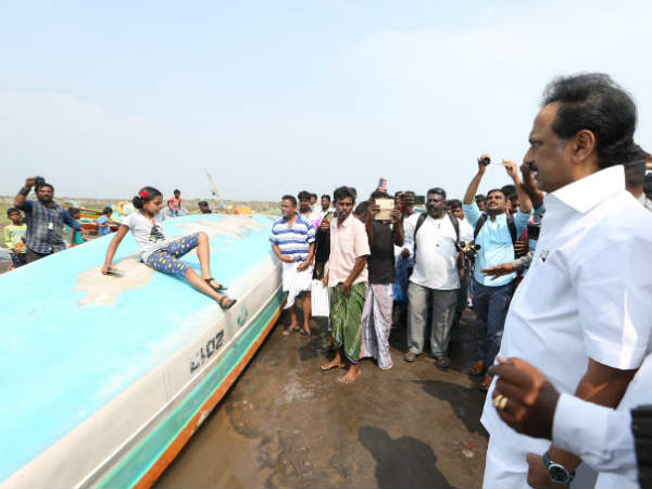 MK Stalin reviews Akkaraipettai port 