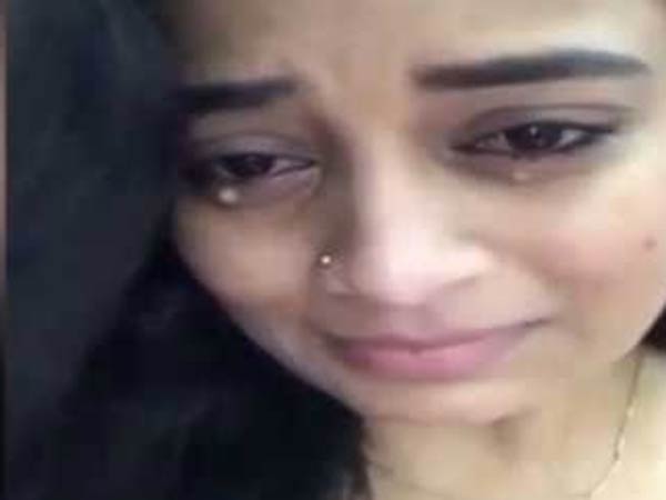 அடிக்கடி அழுதார் 