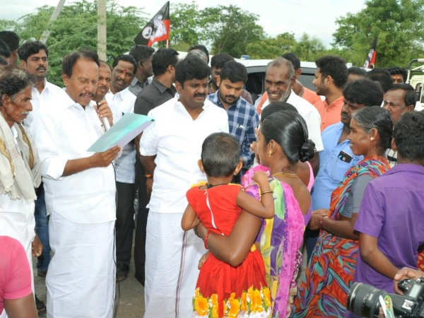 அமைச்சர்கள் எனக்கு அரண் 