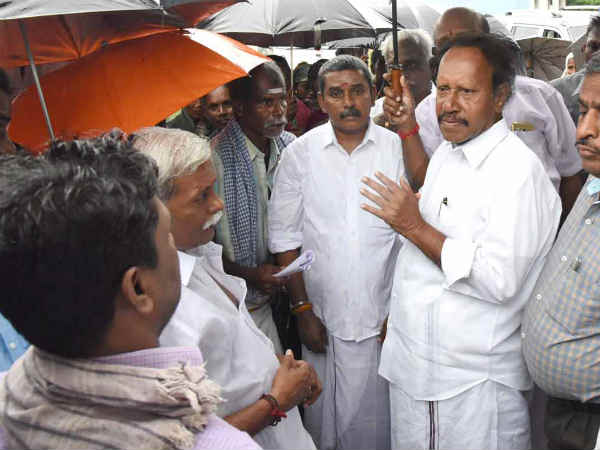 தமிழகத்திற்கு நிதி தருவதில்லை 