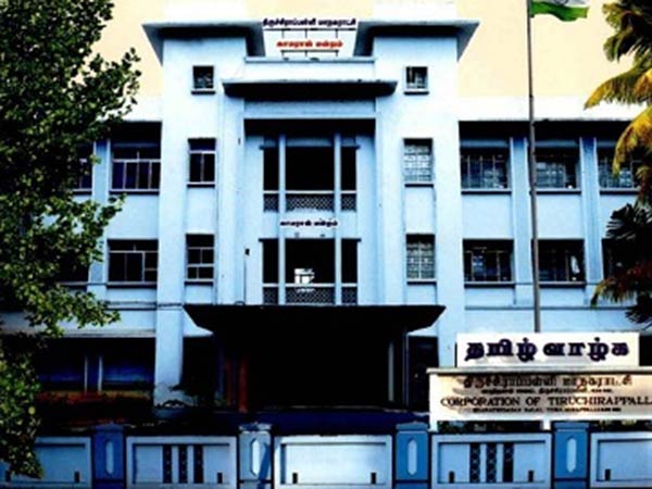  கலெக்டர் அலுவலகத்தில்