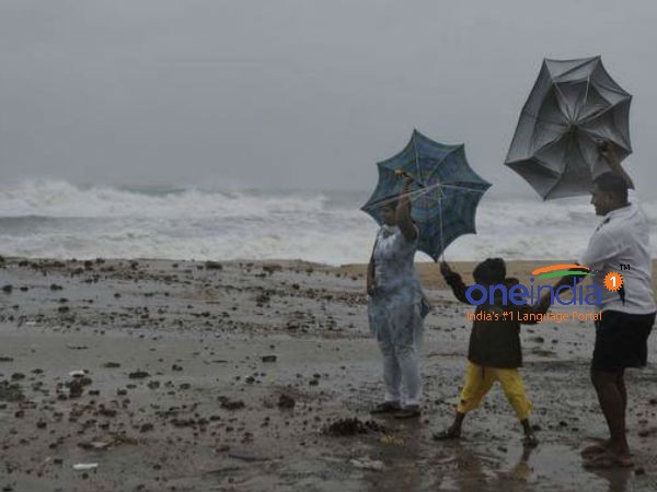 மழை பெய்கிறது 